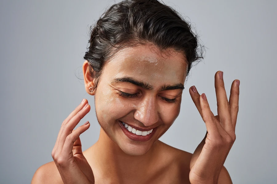 Atasi Tanda-Tanda Penuaan dan Penyebab Jerawat dengan Retinoid