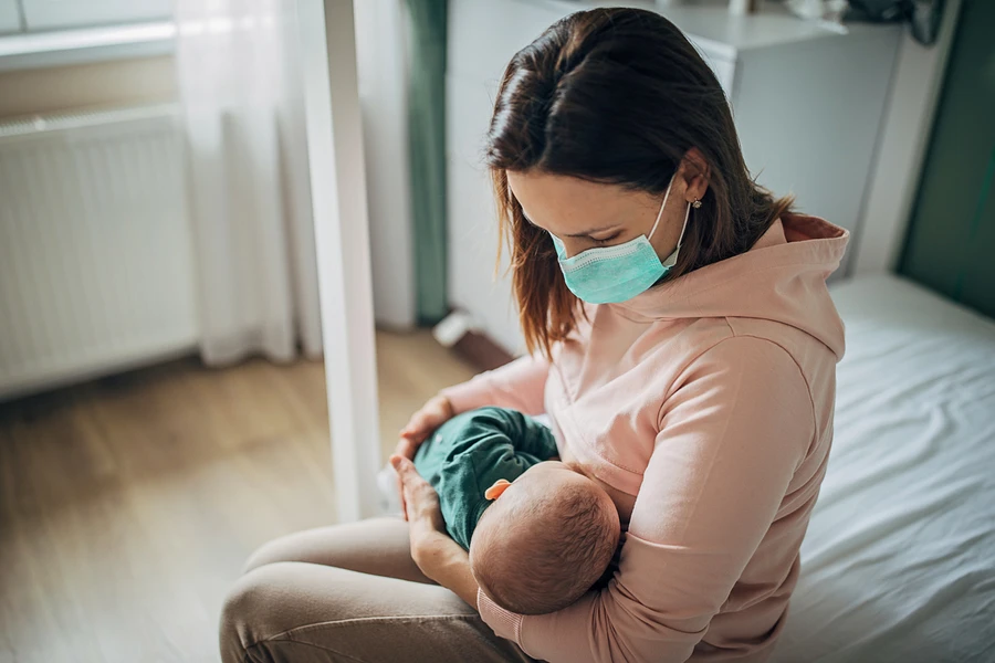 Cara Aman Menyusui bagi Ibu yang Terpapar Virus Corona