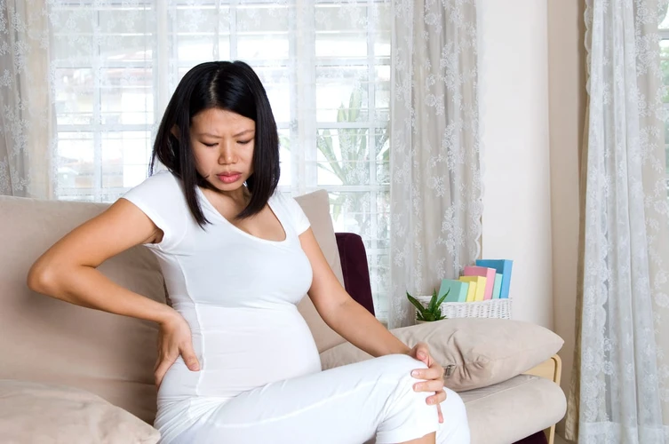 Nyeri Punggung Saat Hamil - Penyebab, Gejala, & Pengobatan