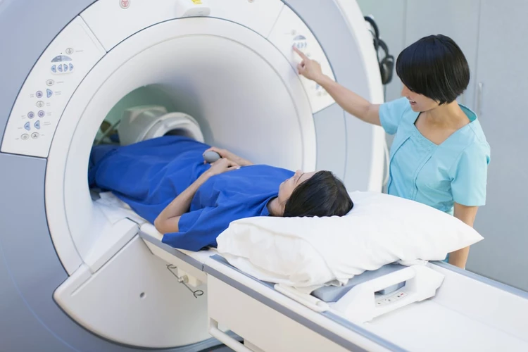 Sering Sakit Kepala, Apakah Perlu CT Scan?