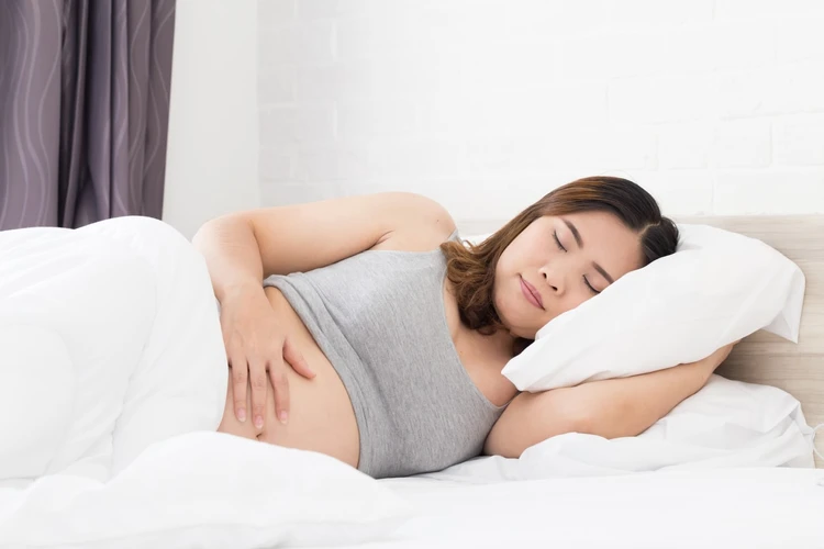 Posisi Tidur Paling Aman Untuk Ibu Hamil 7 Bulan Ke Atas