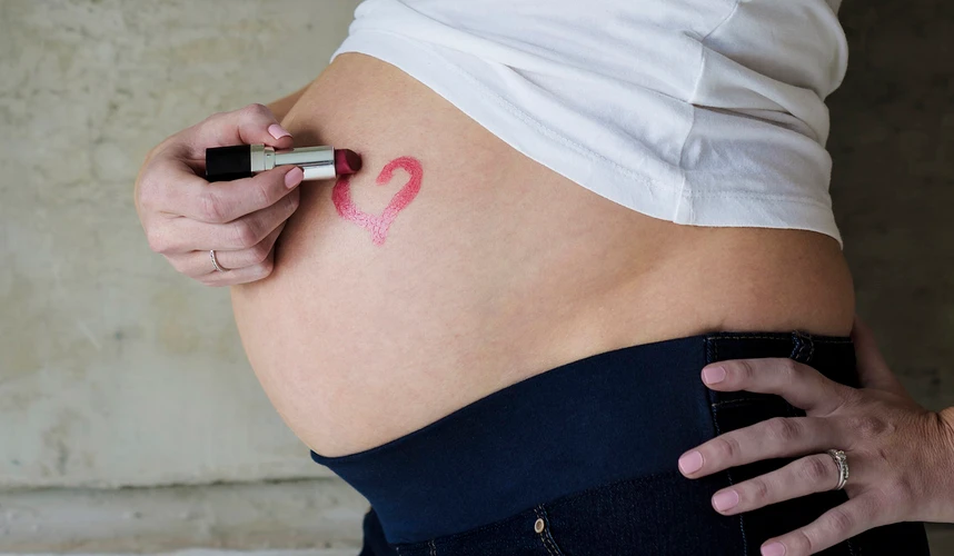 15 Bahan Kosmetik Yang Harus Dihindari Oleh Ibu Hamil