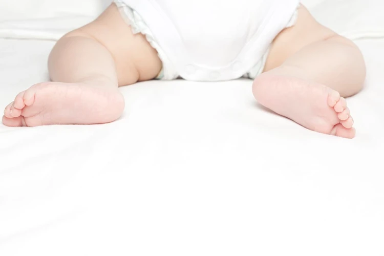 Penyebab dan Cara Mengatasi Bayi Tidak Bab
