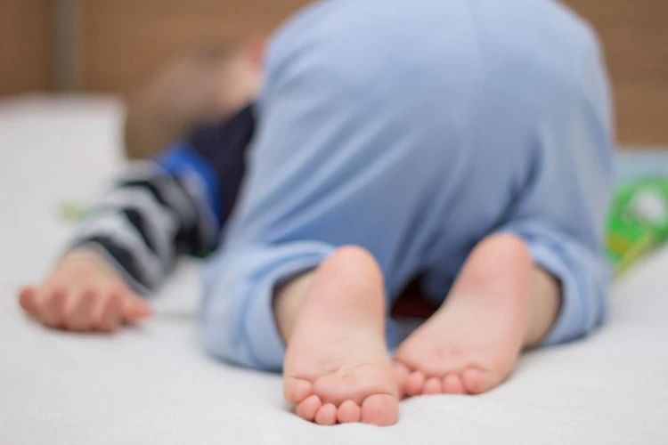 Pentingkah Bayi Tidur Tengkurap?