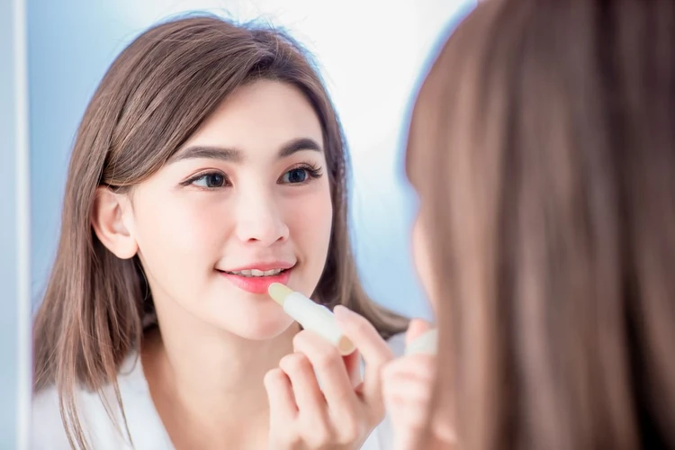 Cara Paling Ampuh Mencegah Bibir Kering dan Mengelupas
