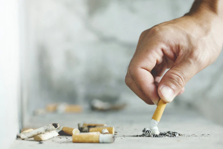 4 Tips Ampuh Berhenti Merokok Saat Puasa