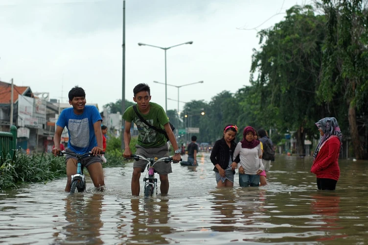 7 Penyakit Akibat Banjir dan Musim Hujan yang Perlu Diwaspadai