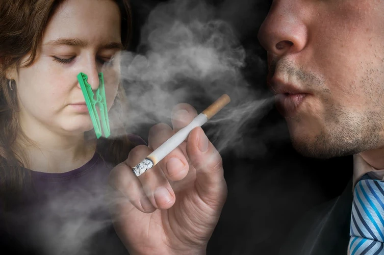 Ketahui Bahaya Apa Saja yang Mengintai Perokok Pasif?
