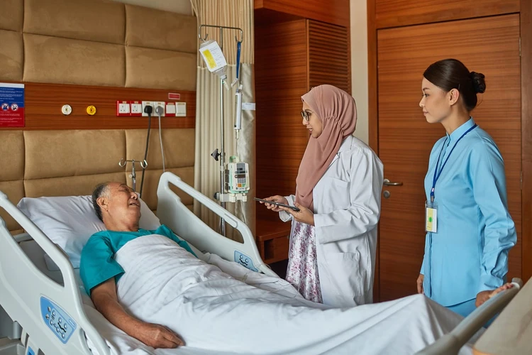 Perilaku Pembayaran Biaya Kesehatan dalam Masyarakat Indonesia, Out of Pocket atau Asuransi?