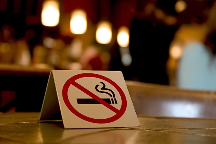 Tips Mengatasi Asap Rokok Jika Anda Perokok Pasif