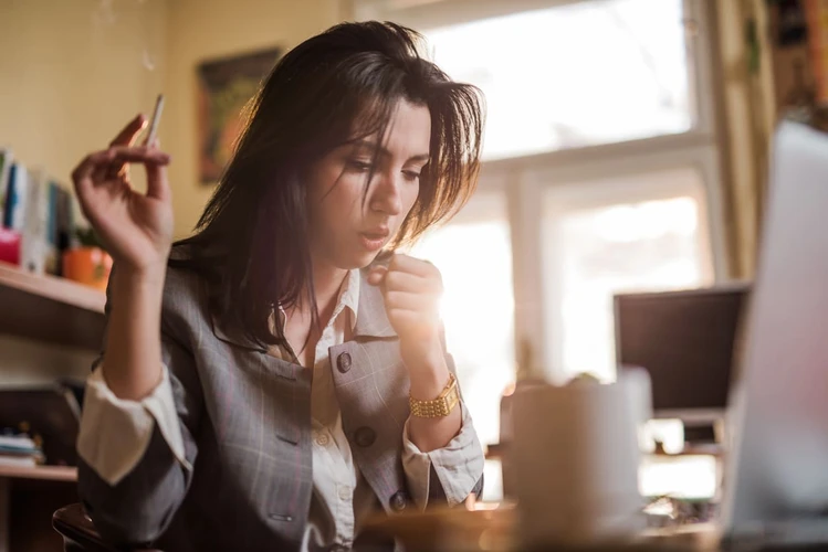 6 Bahaya yang Mengintai Wanita Merokok