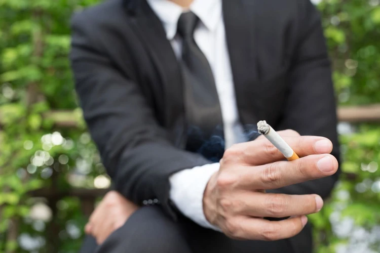 Empat Faktor Pemicu Orang Ingin Merokok dan Tips Mencegahnya