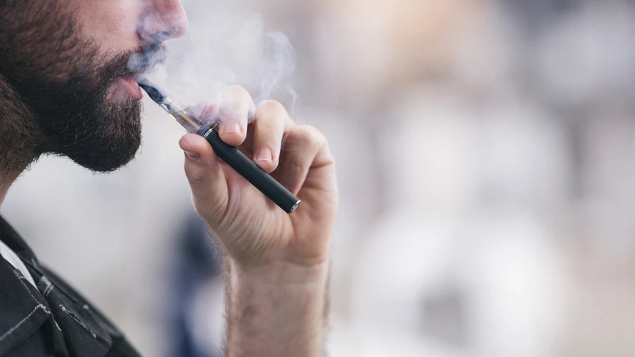 Rokok vs Vape, Mana yang Lebih Diminati di Indonesia?