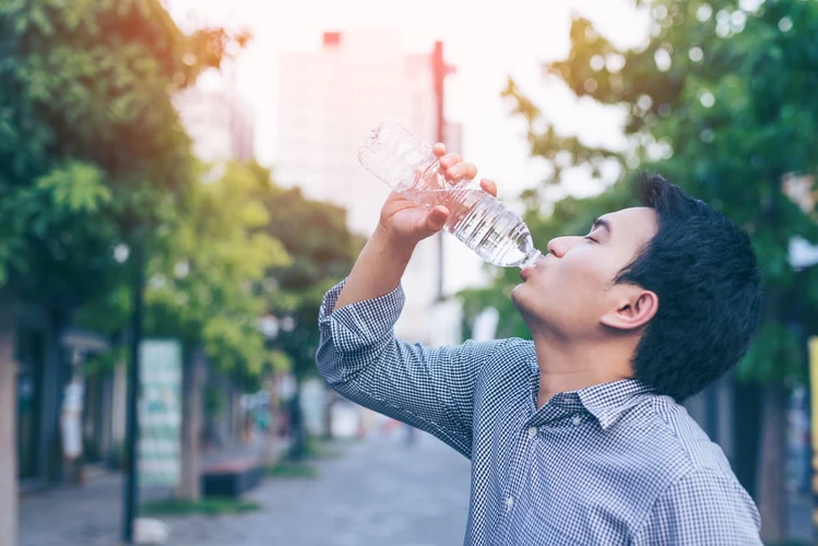 Perokok Sebaiknya Minum Berapa Banyak Air Putih?
