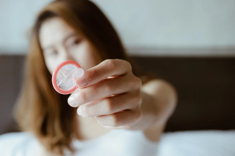 Cara Memilih Kondom Sebagai Alat Kontrasepsi Pencegah Kehamilan