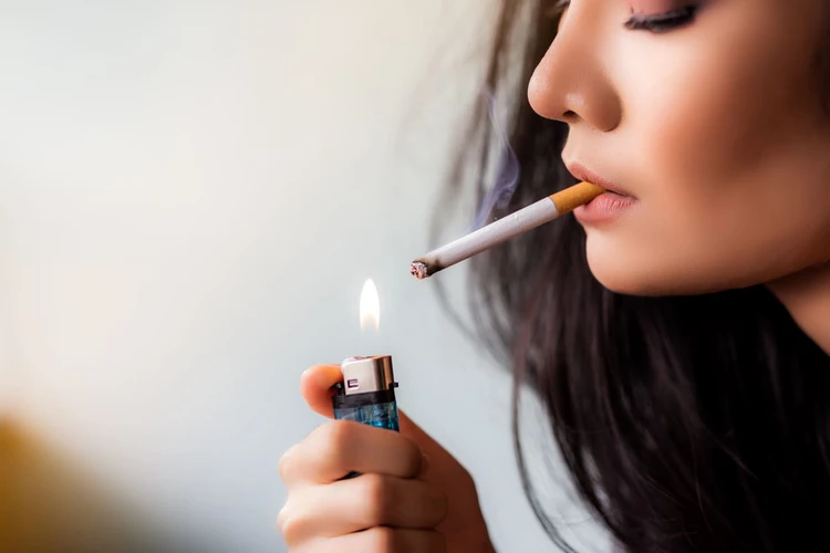Lihat Betapa Bahaya Rokok untuk Kesuburan Wanita