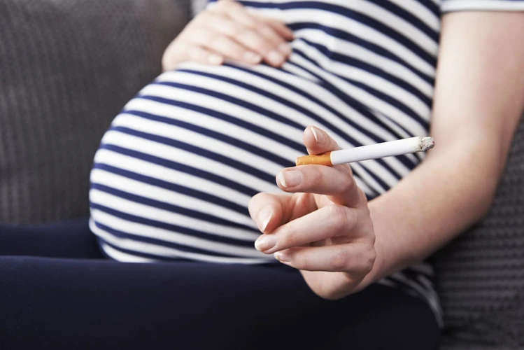 Ibu Hamil Dilarang Merokok: Ini 6 Dampak Buruk yang Bisa Terjadi