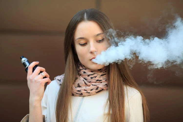 Remaja Pengguna Rokok Elektrik Berisiko Jadi Perokok Tembakau