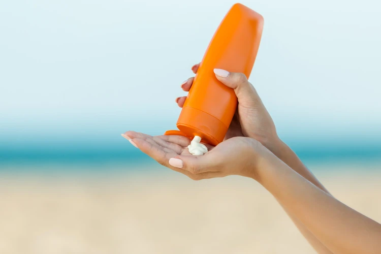 Pakai Sunscreen Ternyata Bisa Bikin Alergi! Ini Ciri-Cirinya