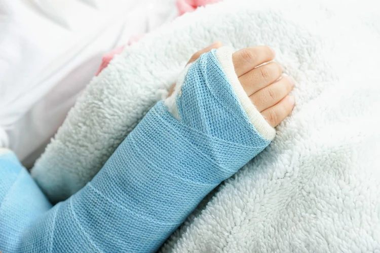 Cedera Lengan Pada Anak: Penyebab, Gejala, dan Obat