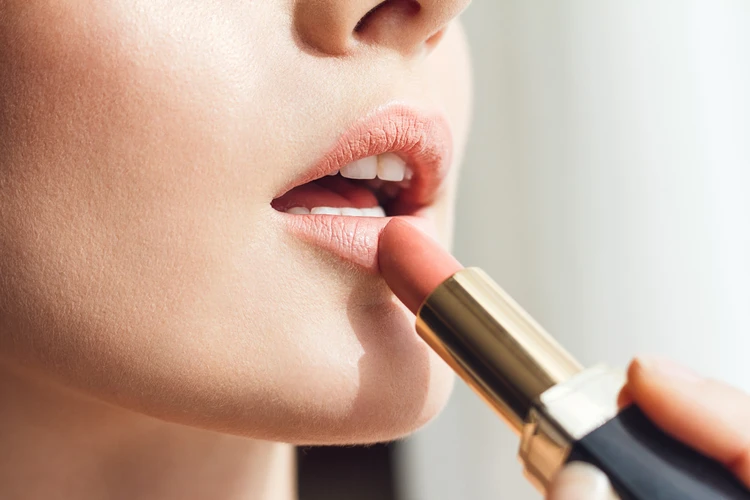 Daftar Kandungan Berbahaya Pada Lipstik yang Harus Dihindari