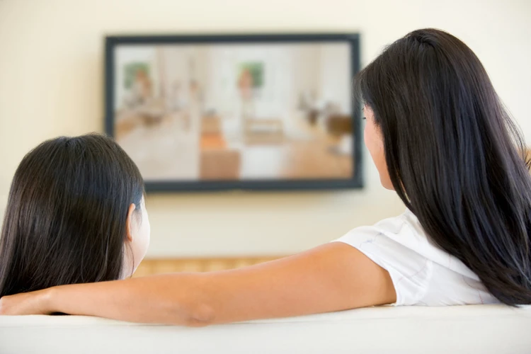 Awas, 5 Penyakit Ini Bisa Terjadi Akibat Kelamaan Menonton TV