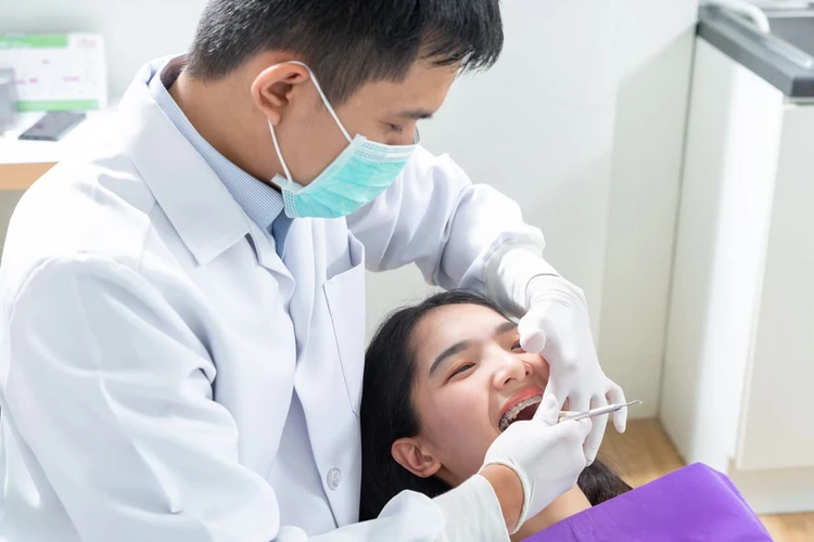 Masalah Kesehatan yang bisa Dikenali Melalui Gigi dan Mulut