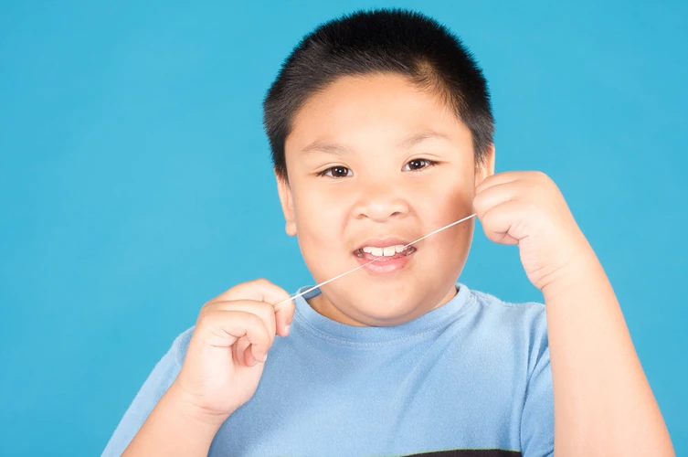 Kapan Anak Boleh Memakai Benang Gigi?