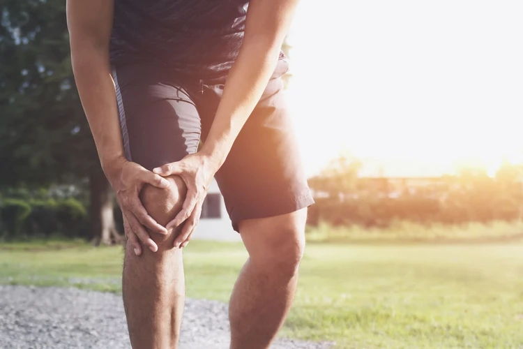 Penderita Nyeri Sendi Lutut Mau Berolahraga? Simak Pilihan Olahraga Ini