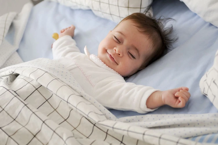 Mengapa Bayi Tersenyum Dalam Tidurnya?