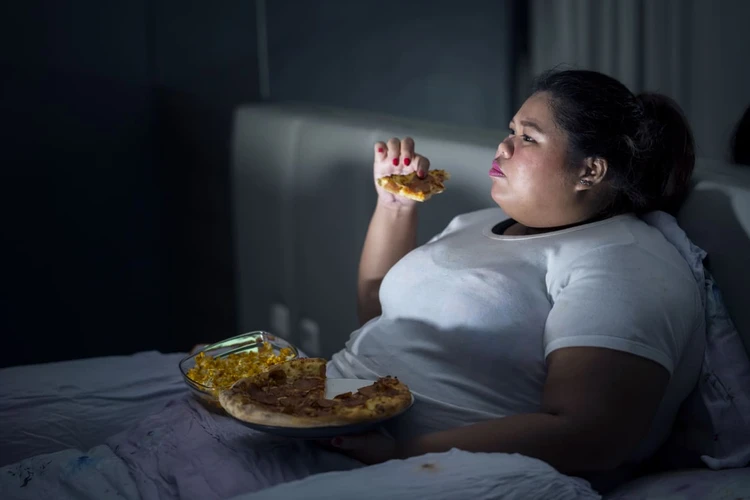 Kapan Jam Terakhir Sebaiknya Seseorang Boleh Makan Malam?