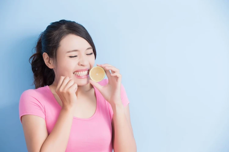 Bahaya Makanan Asam Untuk Kesehatan Gigi