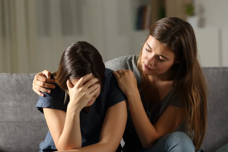 Cara Mengendalikan Emosi Saat Mengetahui Anda Seorang Anak Adopsi