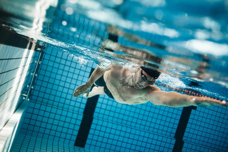 Apakah Bisa Meningkatkan Tingkat Kepadatan Tulang Dengan Berenang?
