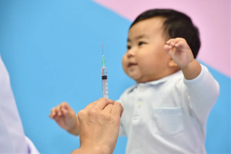 Kapan Anak Perlu Mendapatkan Vaksin Tifoid?