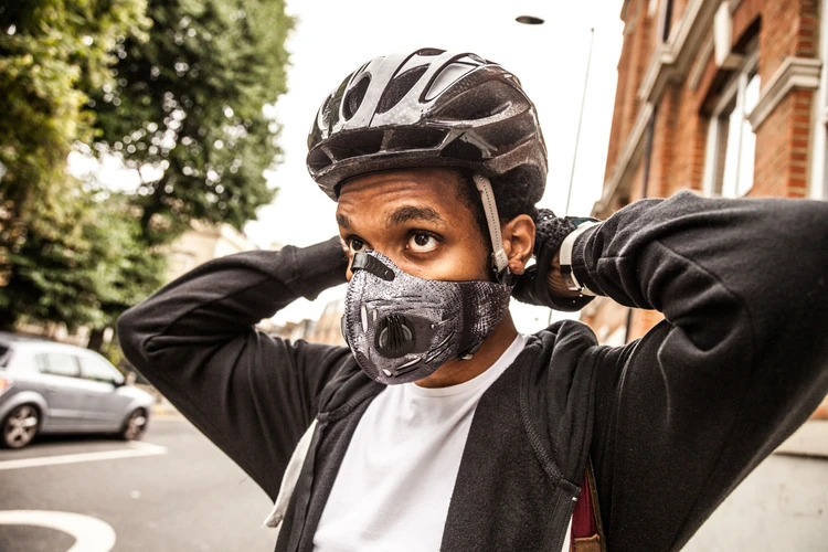 Lagi Ngetren Masker Elektrik, Bisakah Lindungi Tubuh dari Polusi?