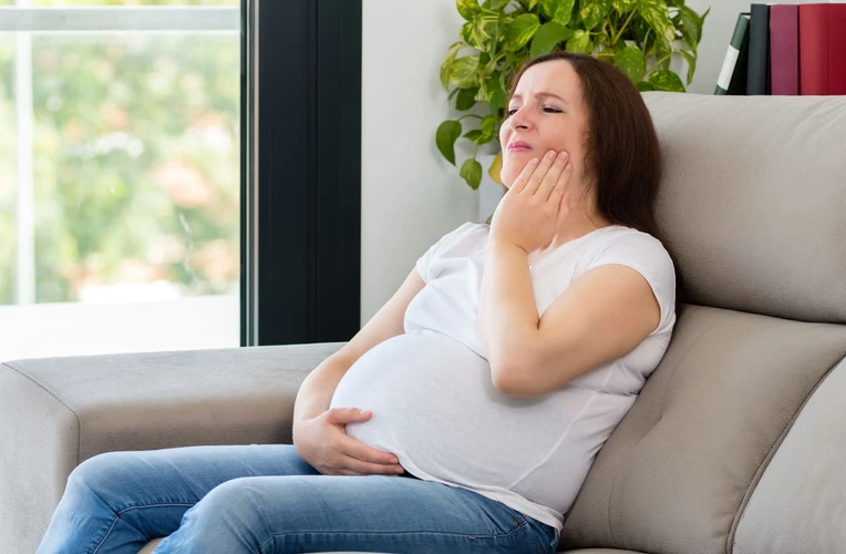Ibu Rentan Sakit Gigi Saat Hamil 