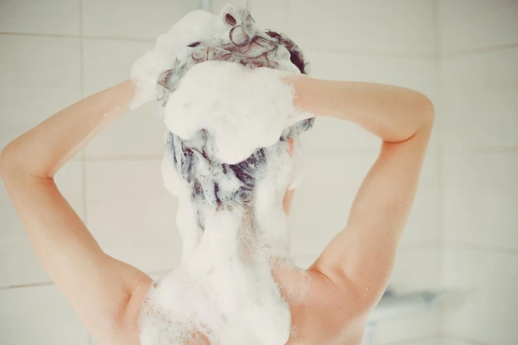 Cara Mudah Memilih Shampoo Anti Ketombe yang Tepat