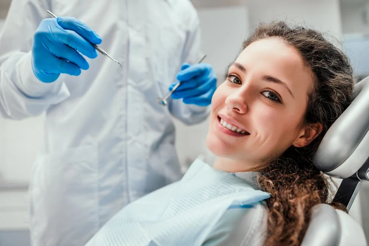 Fluoride Varnish, Manfaat dan Efek Samping Untuk Mencegah Gigi Berlubang