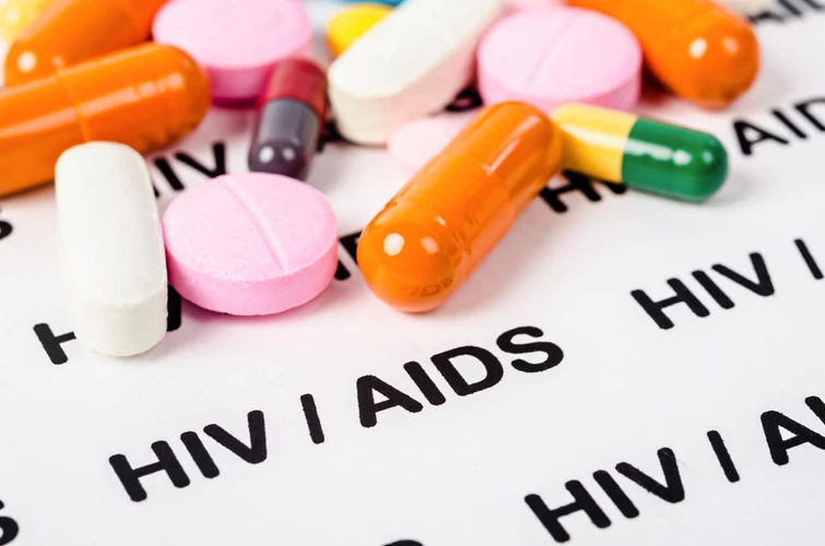 Apakah Wanita Positif HIV Harus Melahirkan Dengan Operasi Sesar?