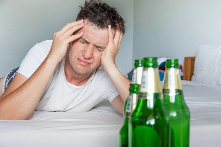 Bahaya Alkohol Bagi Tubuh, Merusak Hati Hingga Picu Komplikasi