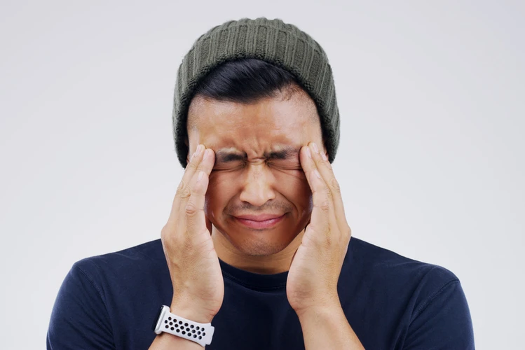 8 Jenis Sakit Kepala Berkepanjangan dan Gejalanya