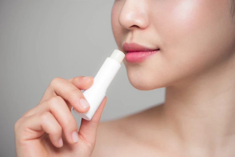 5 Cara Mengatasi Bibir Bengkak Dengan Cepat dan Ampuh