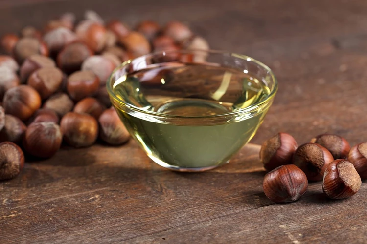 9 Manfaat Hazelnut Oil bagi Kesehatan Kulit