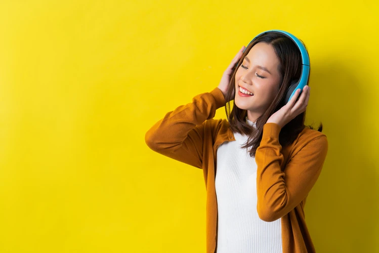 5 Cara Aman Mendengarkan Musik Bagi Kesehatan Telinga