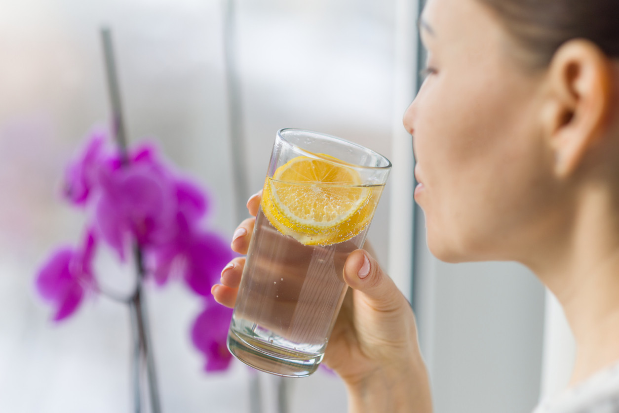 9 Manfaat Infused Water Lemon Untuk Diet dan Kesehatan HonestDocs