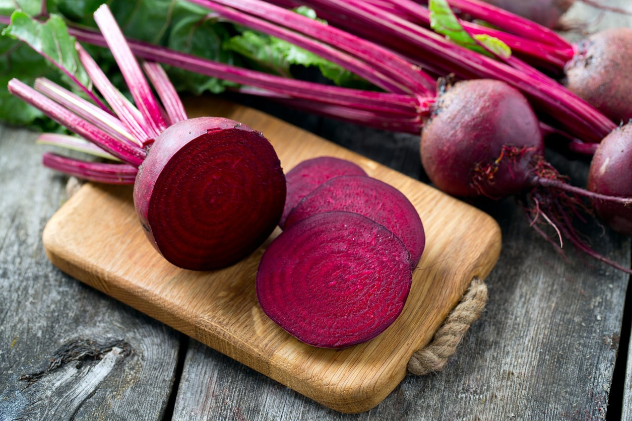 Beetroot juice: 6 health benefits, nutrition, and how to use it