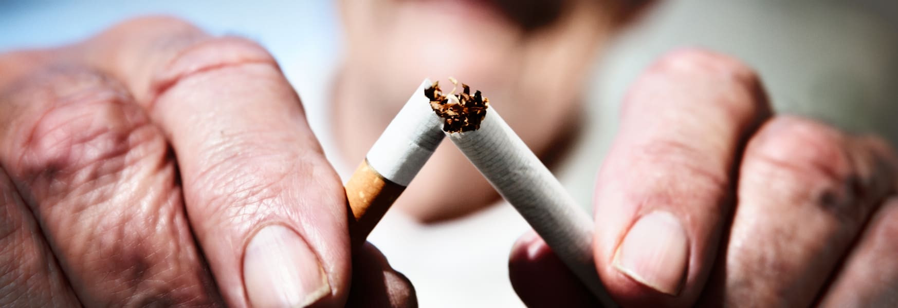 Karbon monoksida yang terdapat dalam asap rokok bersifat racun karena